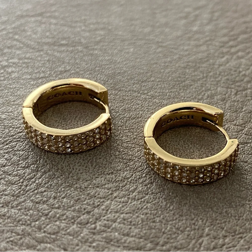 COACH Crystal Pavé Huggie Earrings Faux Stone Gold Tone - Picture 4 of 5